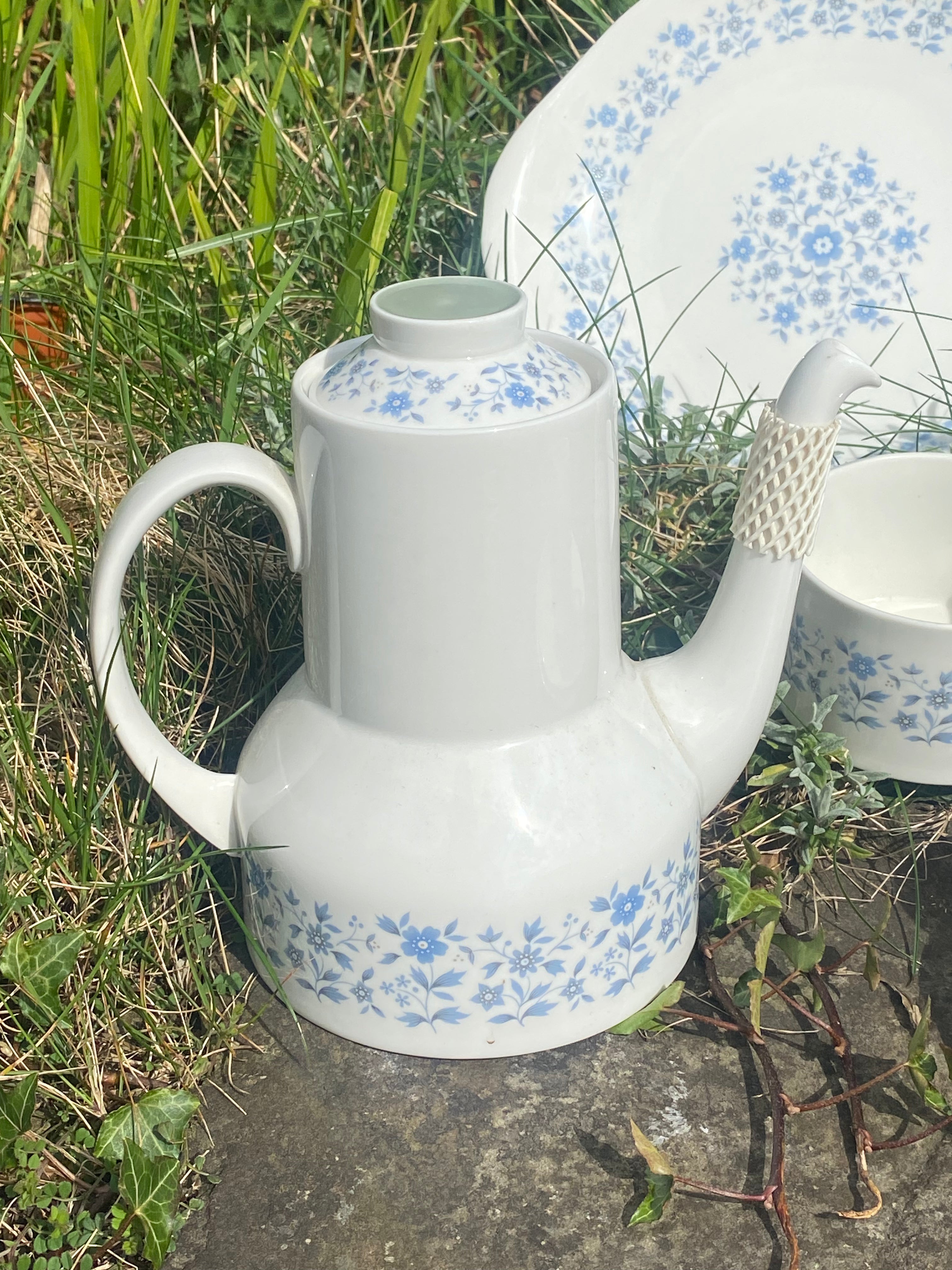 Royal Doulton Coffee Set for Four: Quiet Luxury for Shared Moments