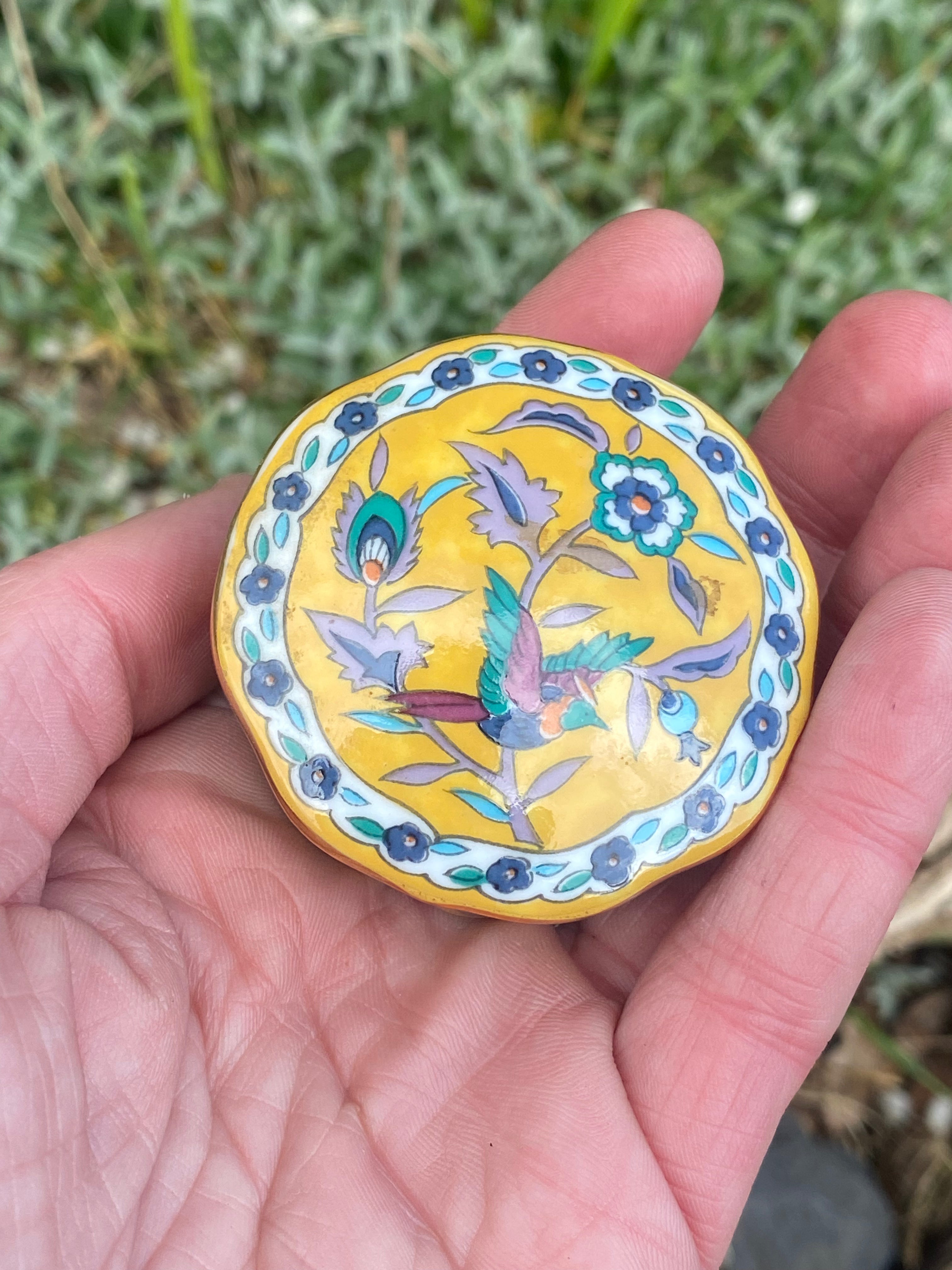 Bird Design Pill Pot with Lid — Tiny Treasure for Everyday Organisation