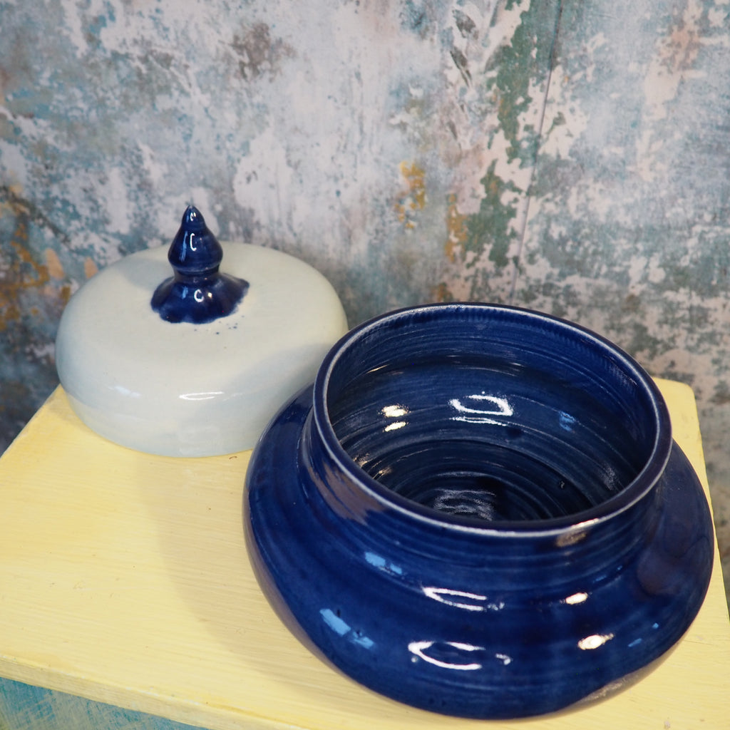 Blue Apothecary Dish with Lid: Hand‑Thrown, Multi‑Purpose Ceramic Charm