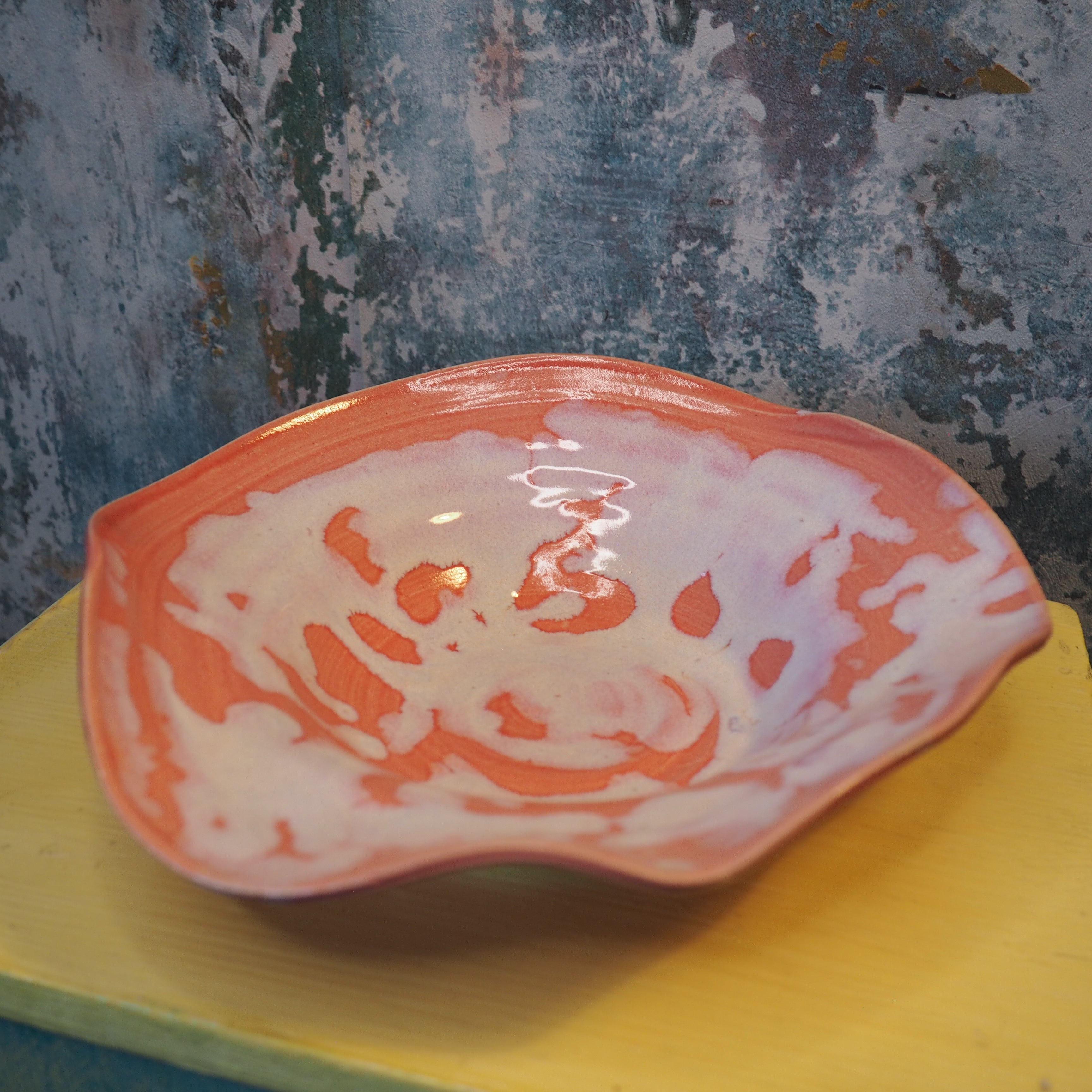 Wavy Edge Salad Bowl: Splatter‑Glazed Charm for Lighter Bites