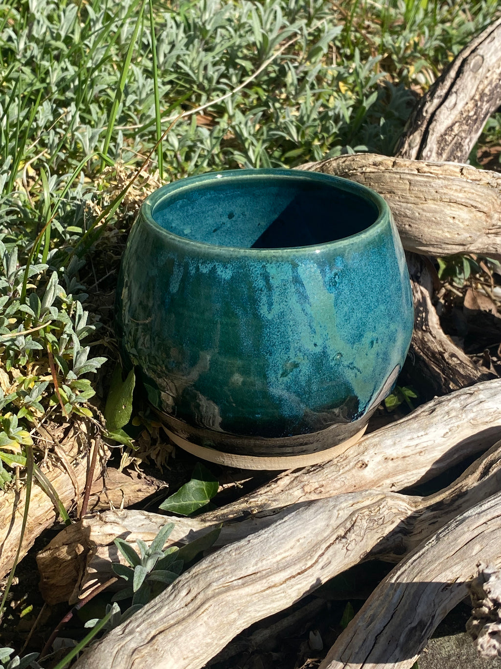 Squat Green Vase – compact emerald ceramic for quiet, joyful spaces
