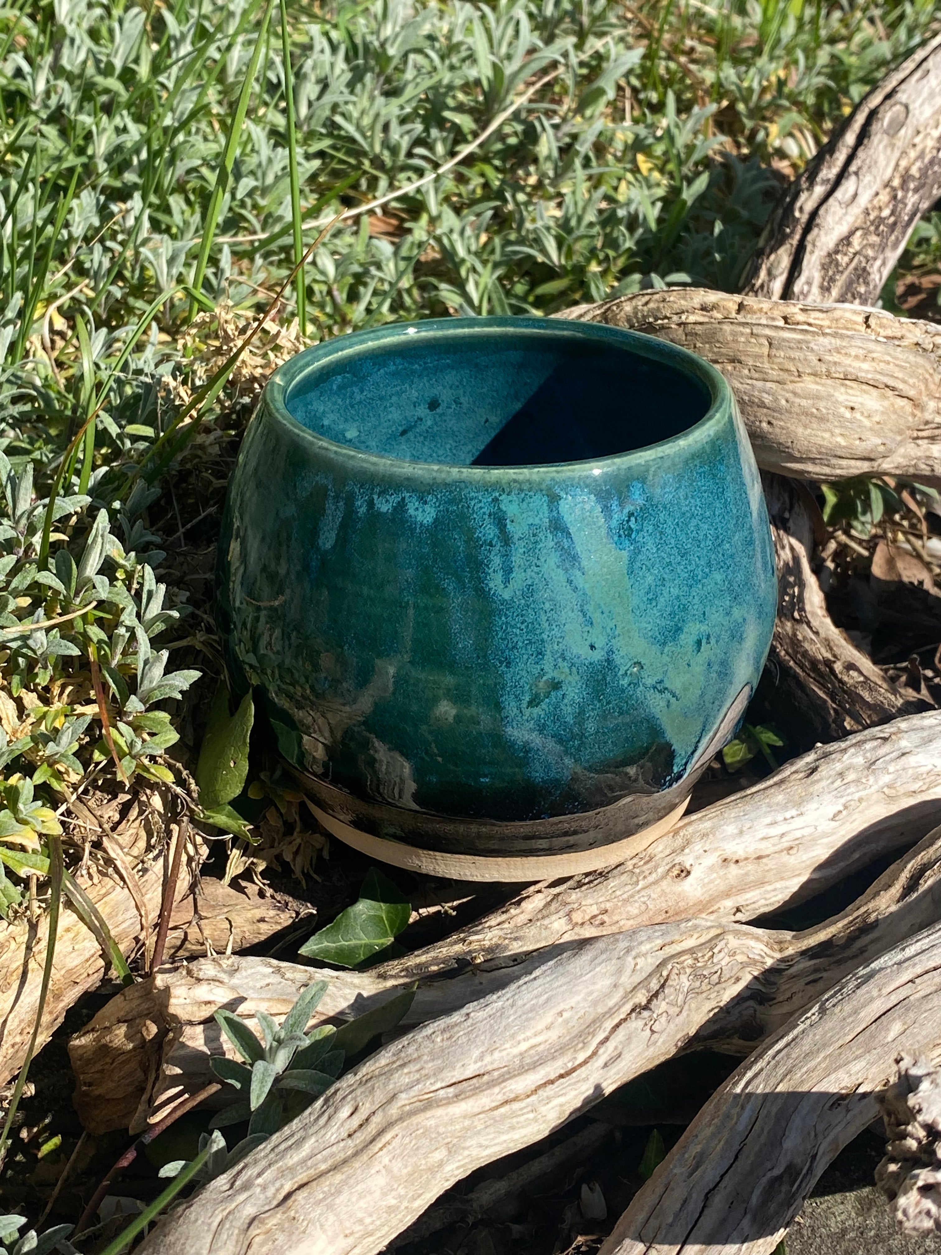 Squat Green Vase – compact emerald ceramic for quiet, joyful spaces