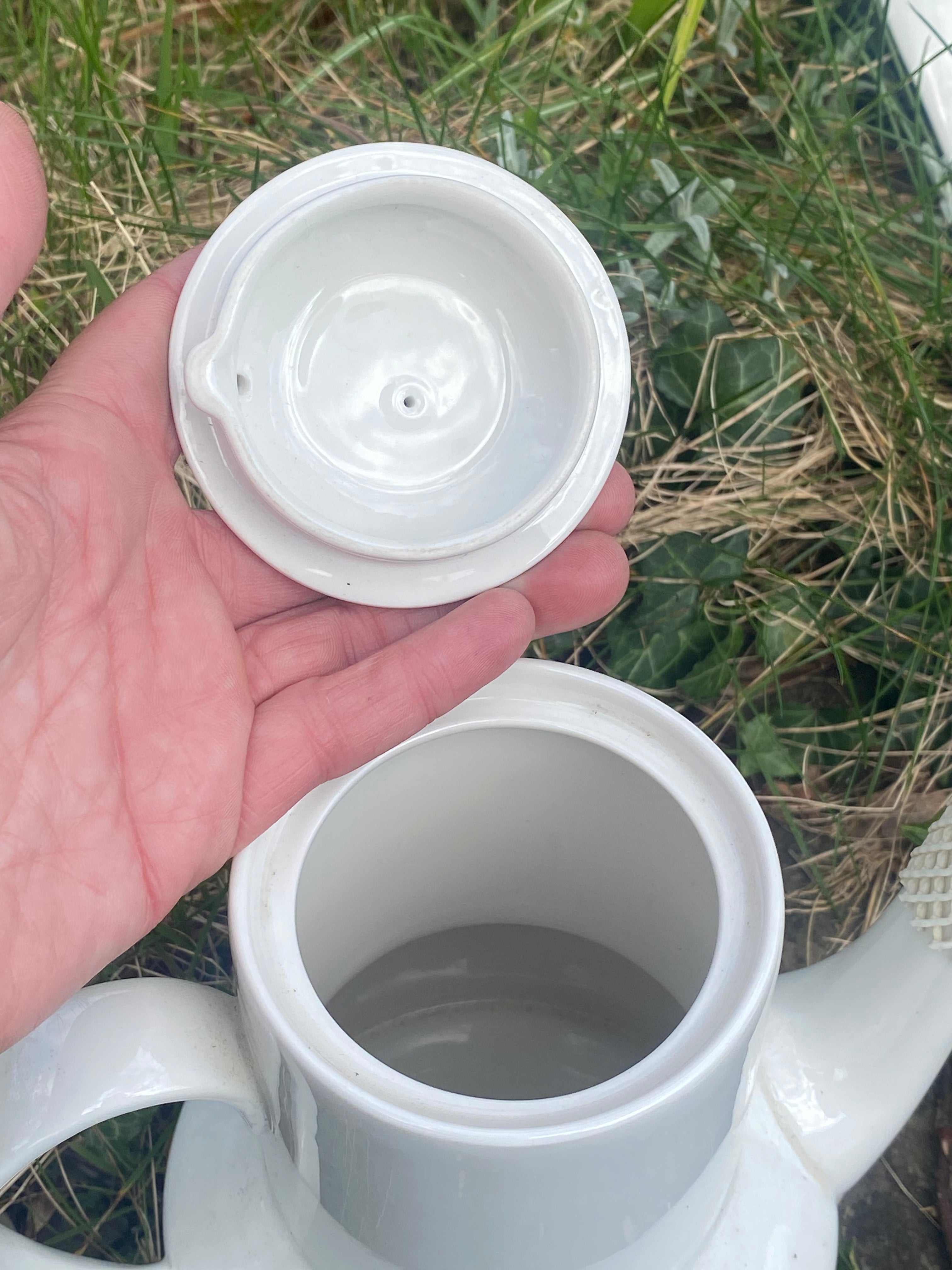 Royal Doulton Coffee Set for Four: Quiet Luxury for Shared Moments