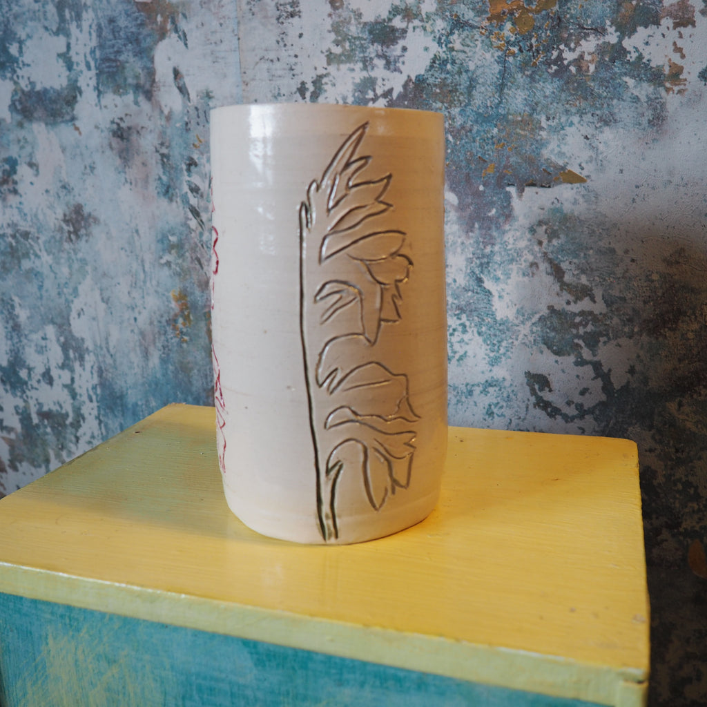 Sturdy Gladioli Vase – Hand‑Thrown Ceramic, Garden‑Ready Elegance