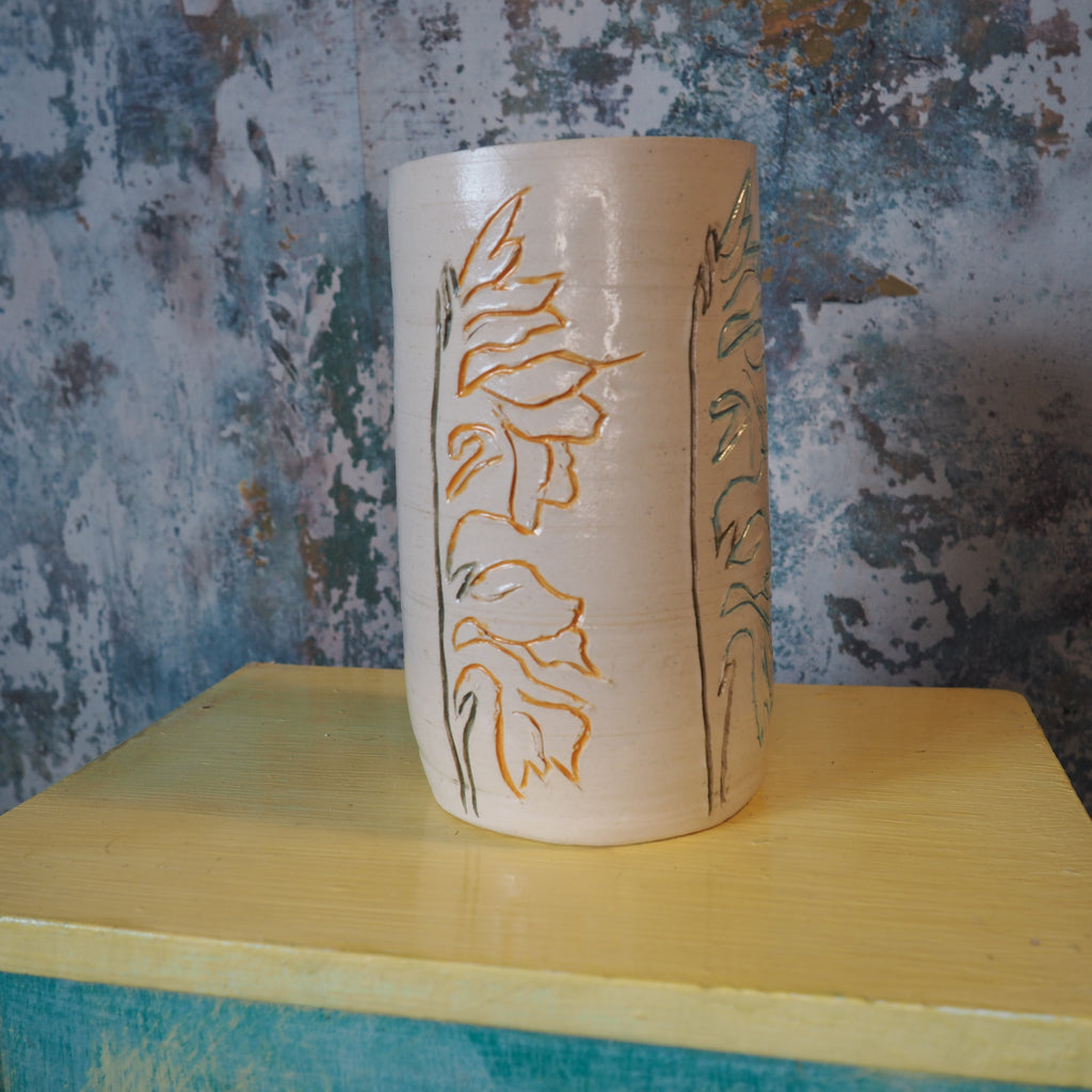 Sturdy Gladioli Vase – Hand‑Thrown Ceramic, Garden‑Ready Elegance