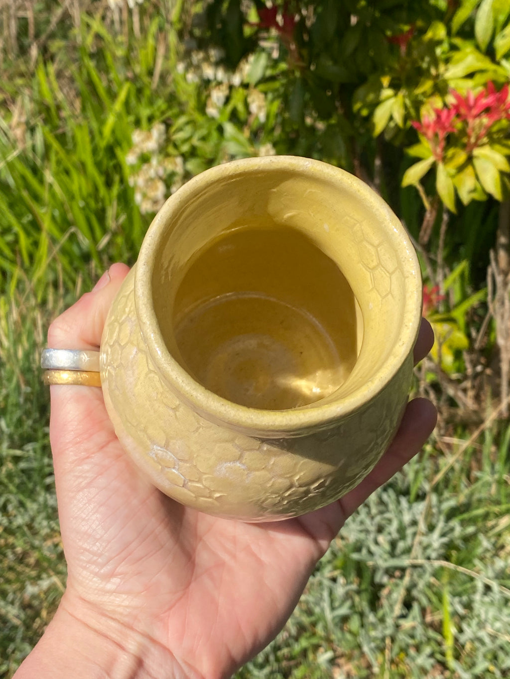 Honeycomb Bee Vase: Sunlit Geometry in Handmade Ceramic