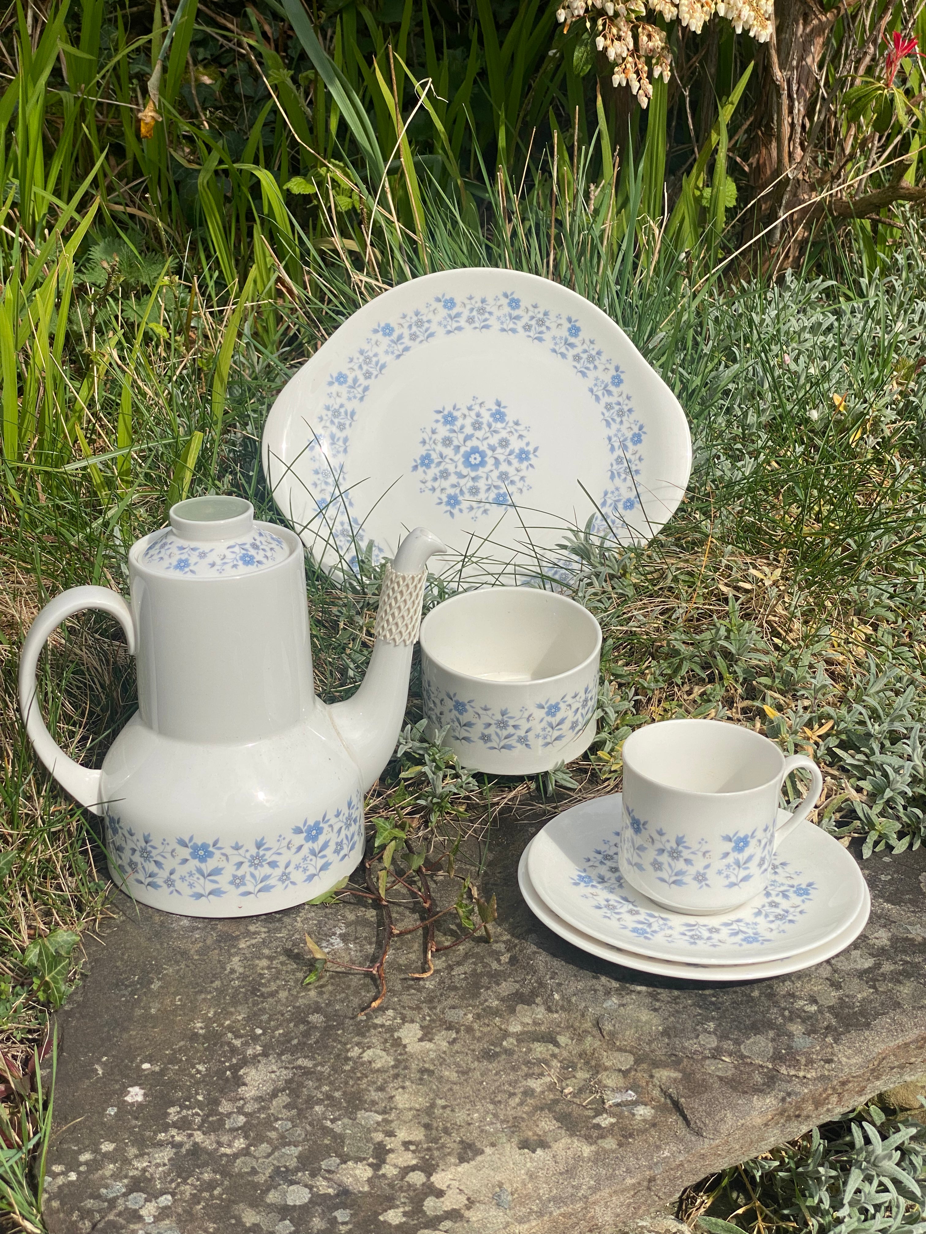Royal Doulton Coffee Set for Four: Quiet Luxury for Shared Moments