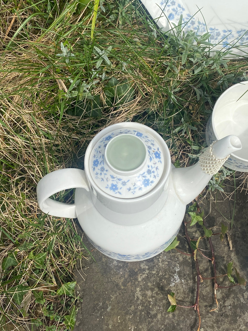 Royal Doulton Coffee Set for Four: Quiet Luxury for Shared Moments