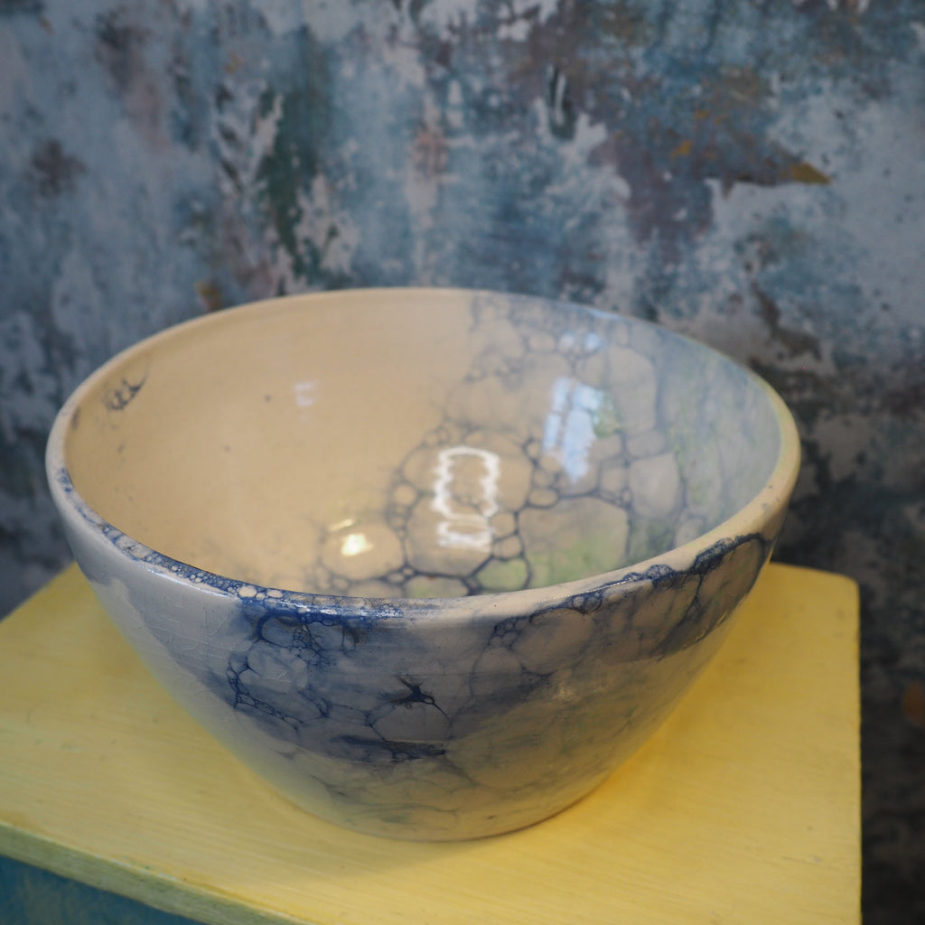 Bubbles Heavy: The Stable Ceramic Mixing Bowl for Cake Makers