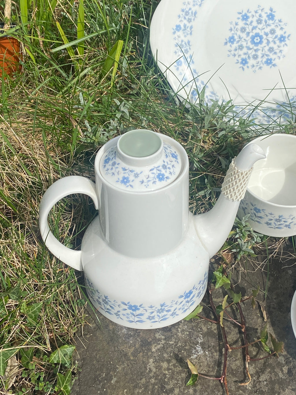 Royal Doulton Coffee Set for Four: Quiet Luxury for Shared Moments