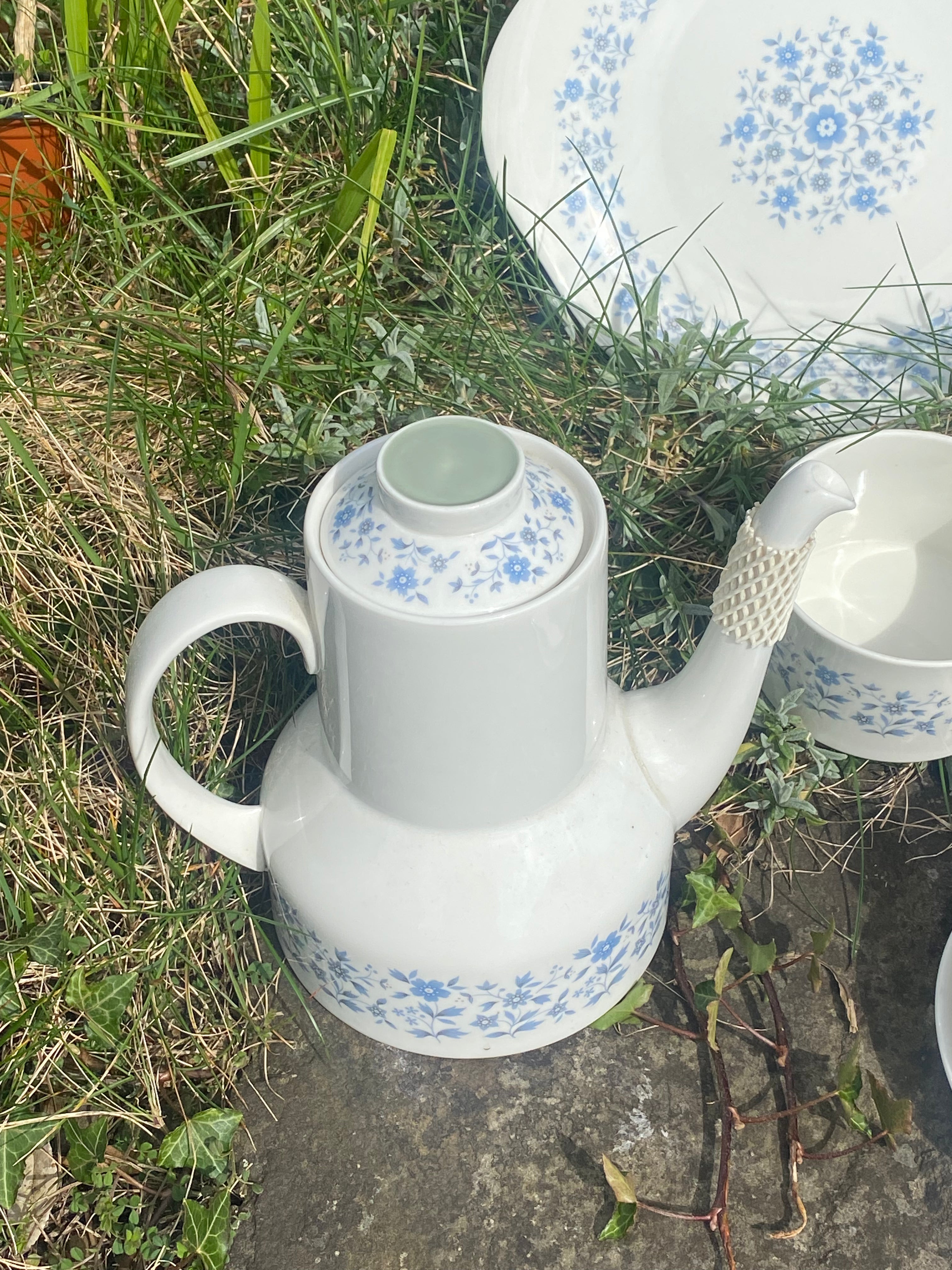 Royal Doulton Coffee Set for Four: Quiet Luxury for Shared Moments
