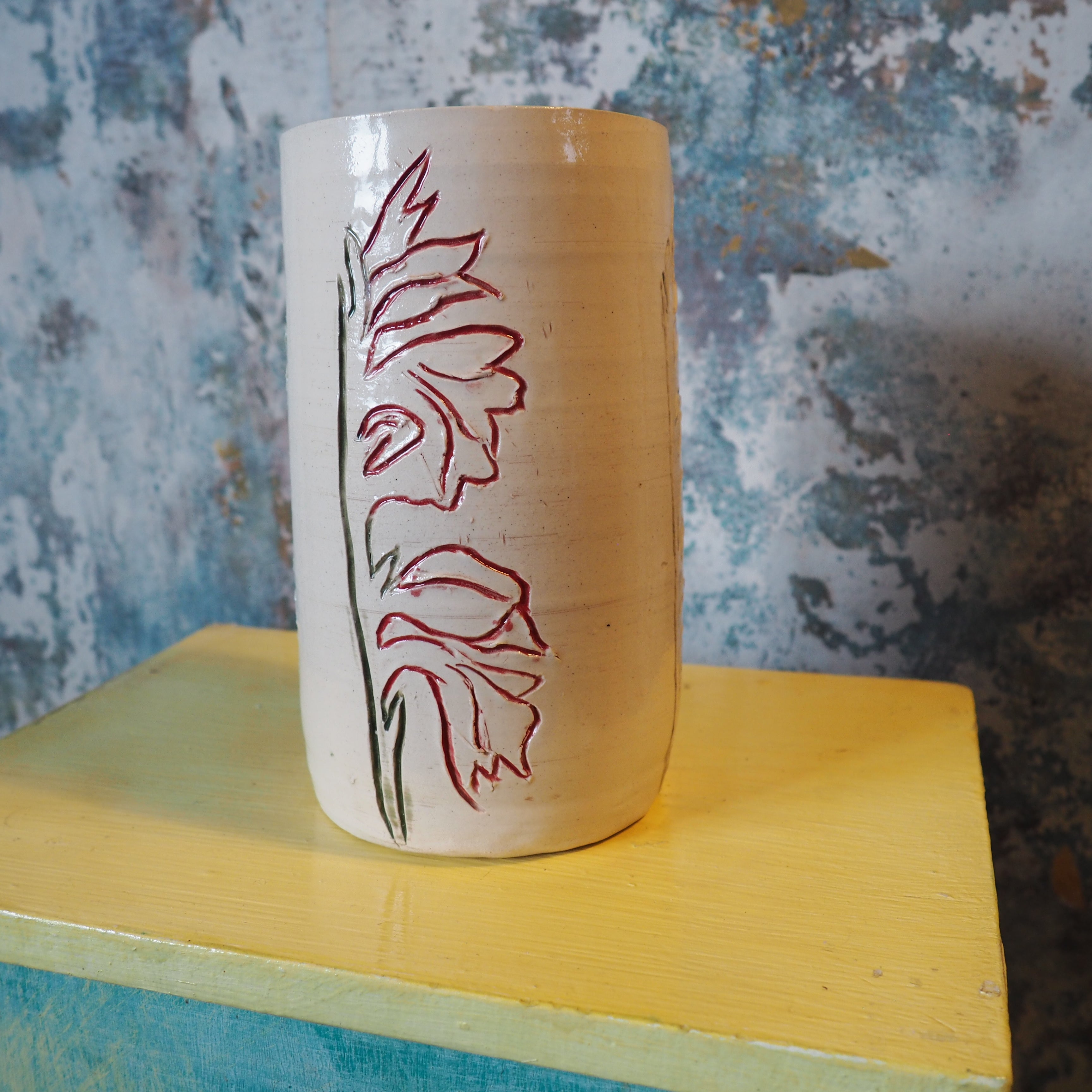 Sturdy Gladioli Vase – Hand‑Thrown Ceramic, Garden‑Ready Elegance
