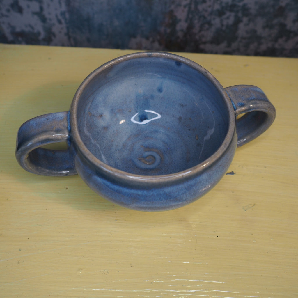Hand-Thrown Sauce Dish with Handles – a Tasteful Twist for the Festive Table