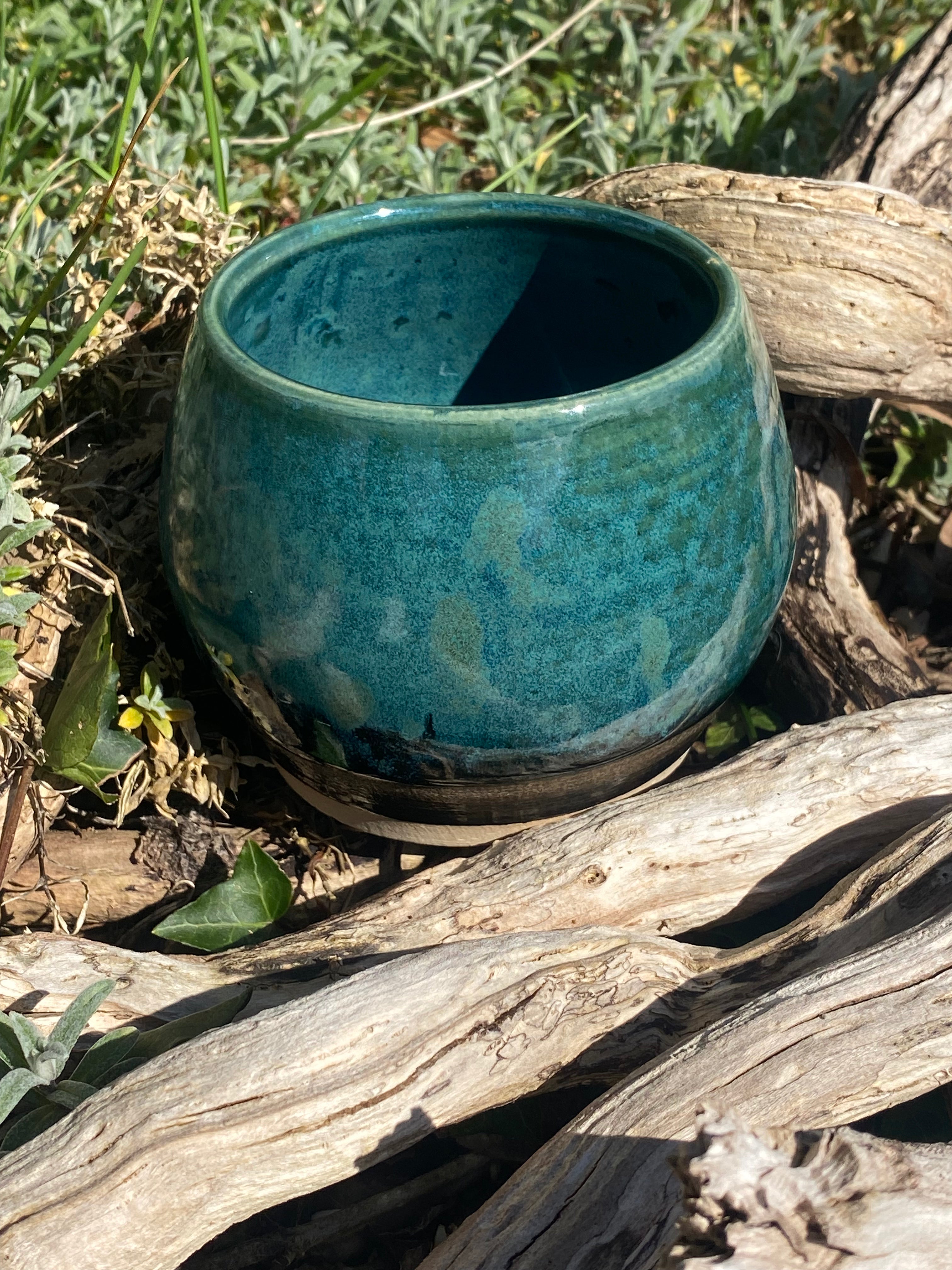 Squat Green Vase – compact emerald ceramic for quiet, joyful spaces
