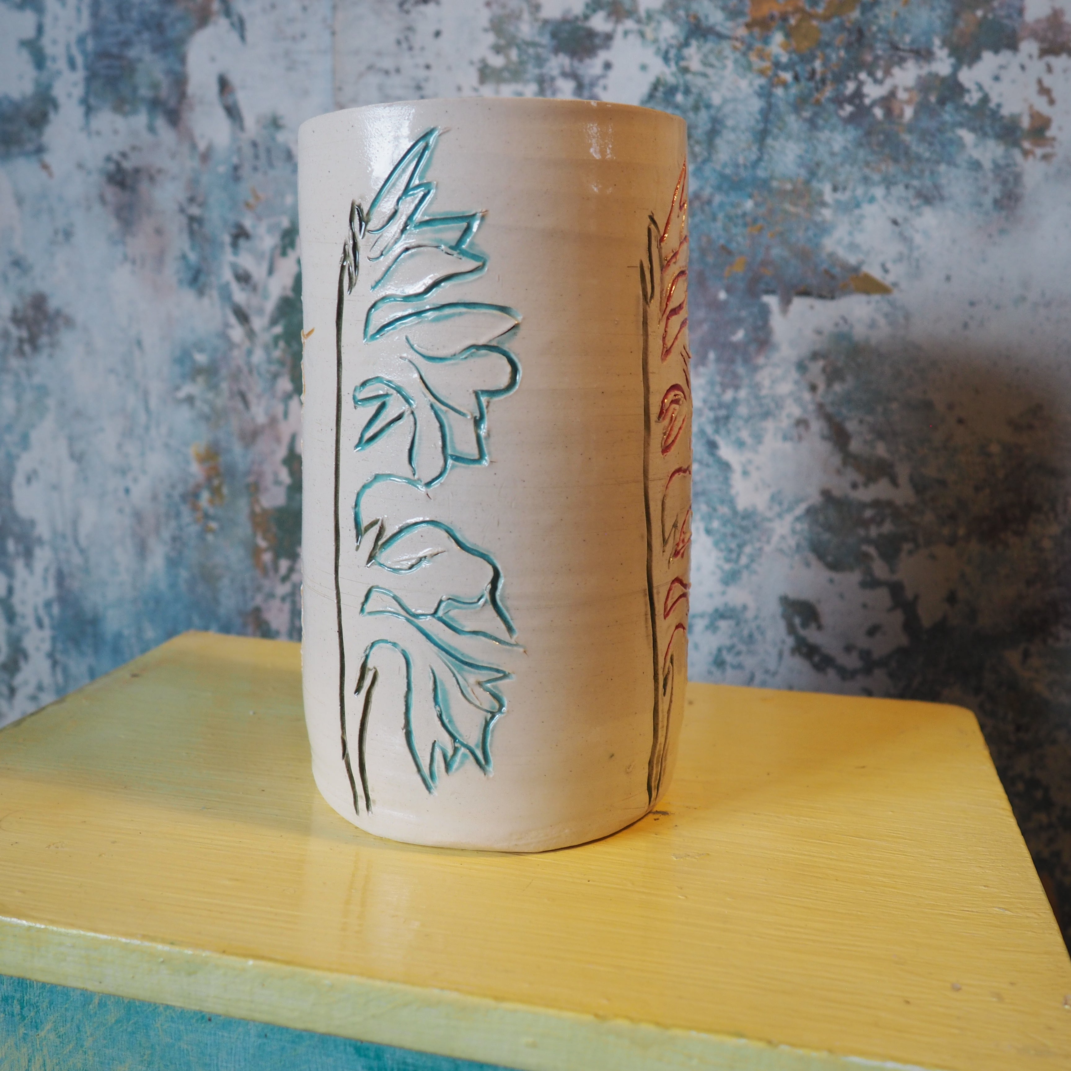 Sturdy Gladioli Vase – Hand‑Thrown Ceramic, Garden‑Ready Elegance