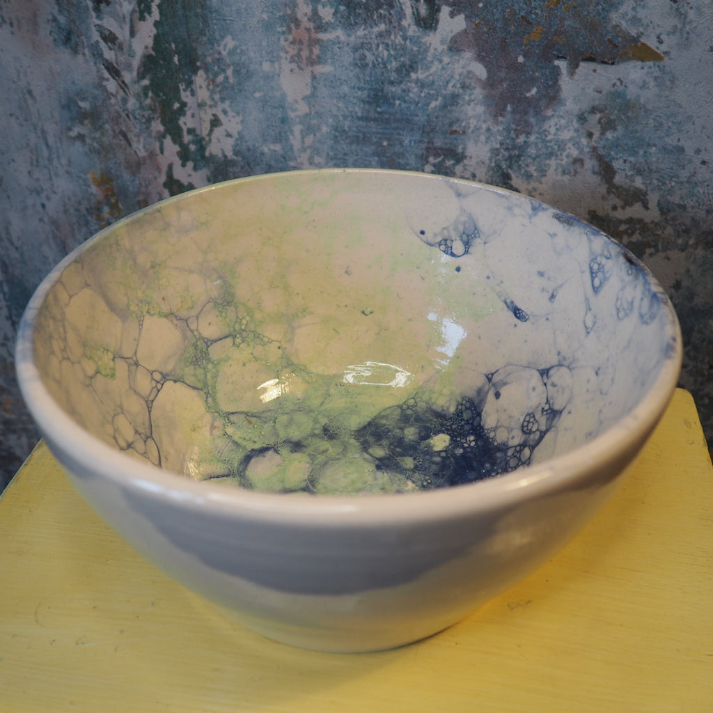 Bubbles Heavy: The Stable Ceramic Mixing Bowl for Cake Makers