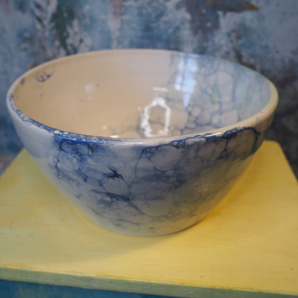Bubbles Heavy: The Stable Ceramic Mixing Bowl for Cake Makers
