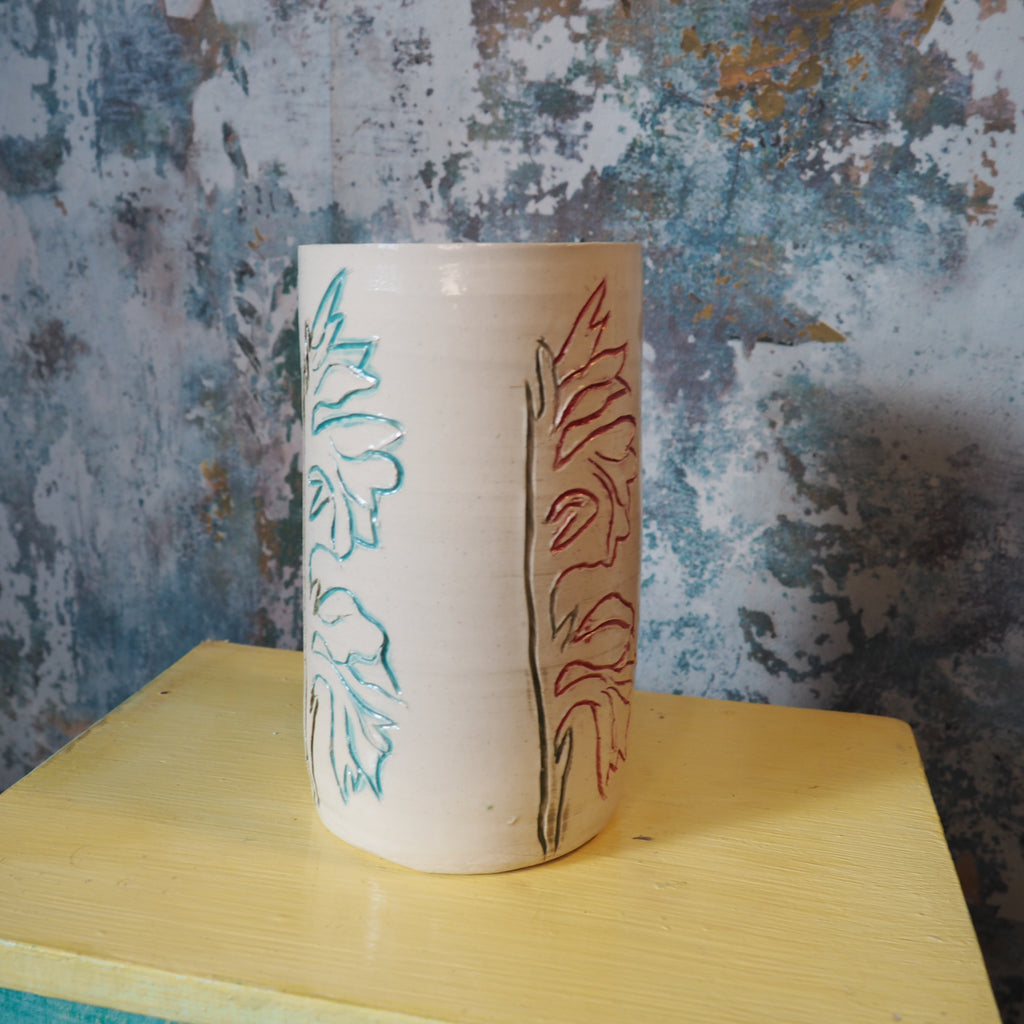 Sturdy Gladioli Vase – Hand‑Thrown Ceramic, Garden‑Ready Elegance