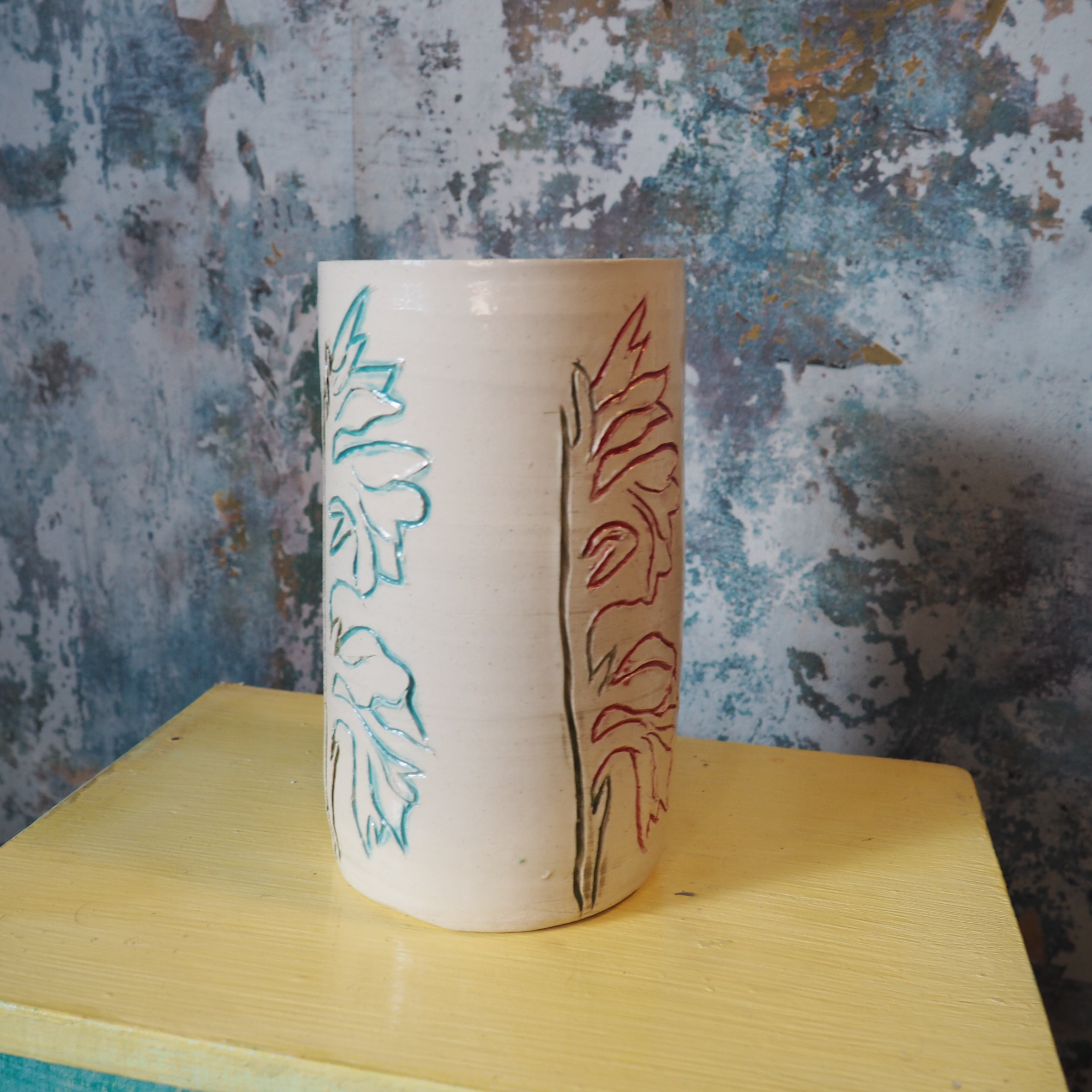 Sturdy Gladioli Vase – Hand‑Thrown Ceramic, Garden‑Ready Elegance