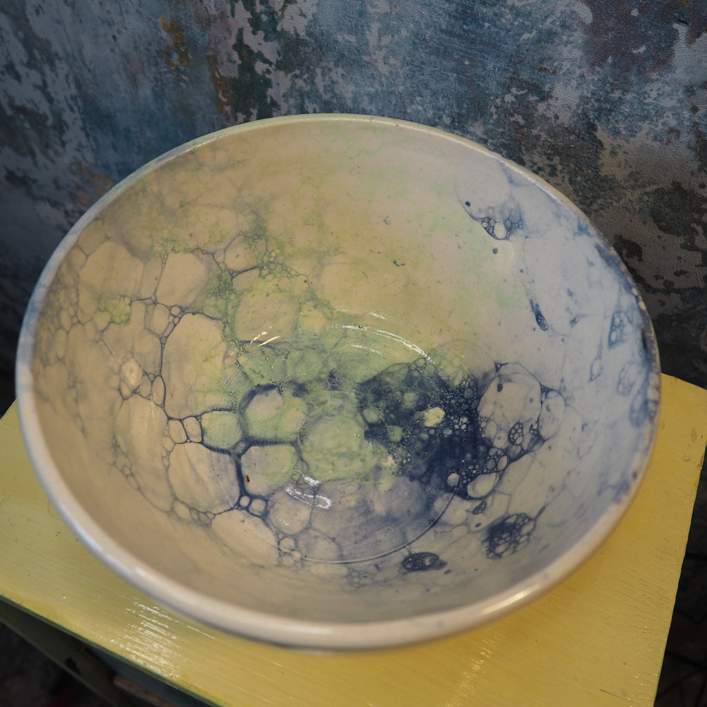 Bubbles Heavy: The Stable Ceramic Mixing Bowl for Cake Makers