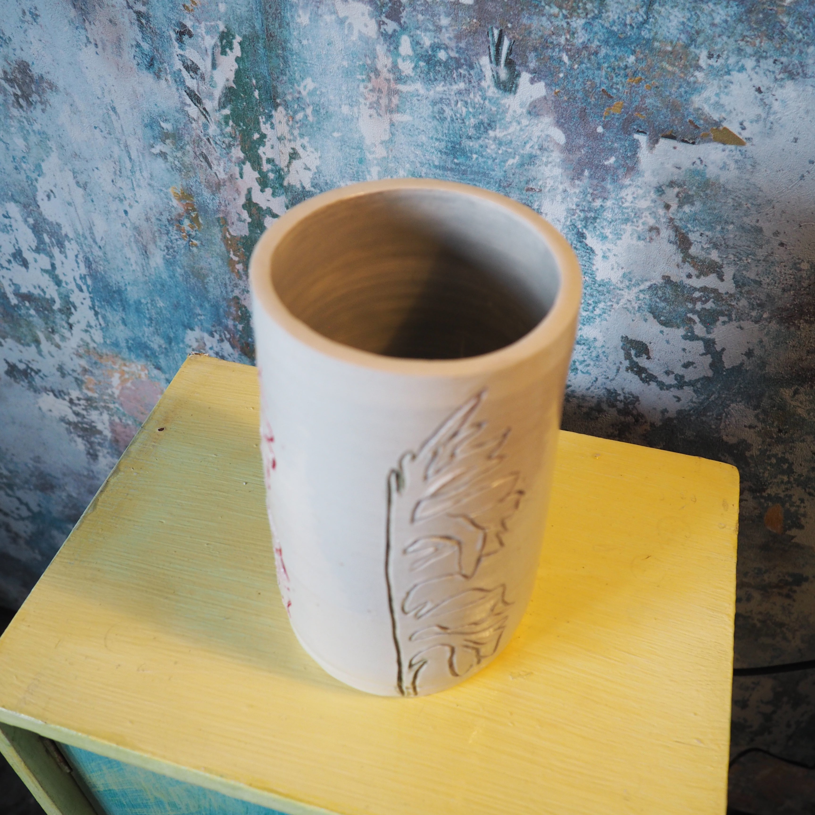 Sturdy Gladioli Vase – Hand‑Thrown Ceramic, Garden‑Ready Elegance