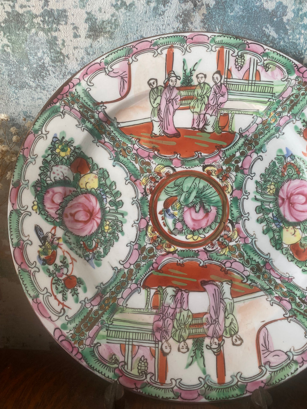 Quin Nong Revival: 1970s Chinese Display Plate – Timeless Ceramic Charm