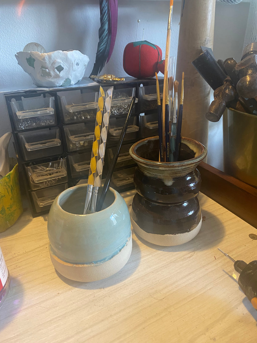 Artists Vase Dark Brown — a studio-ready vessel for brushes and blooms