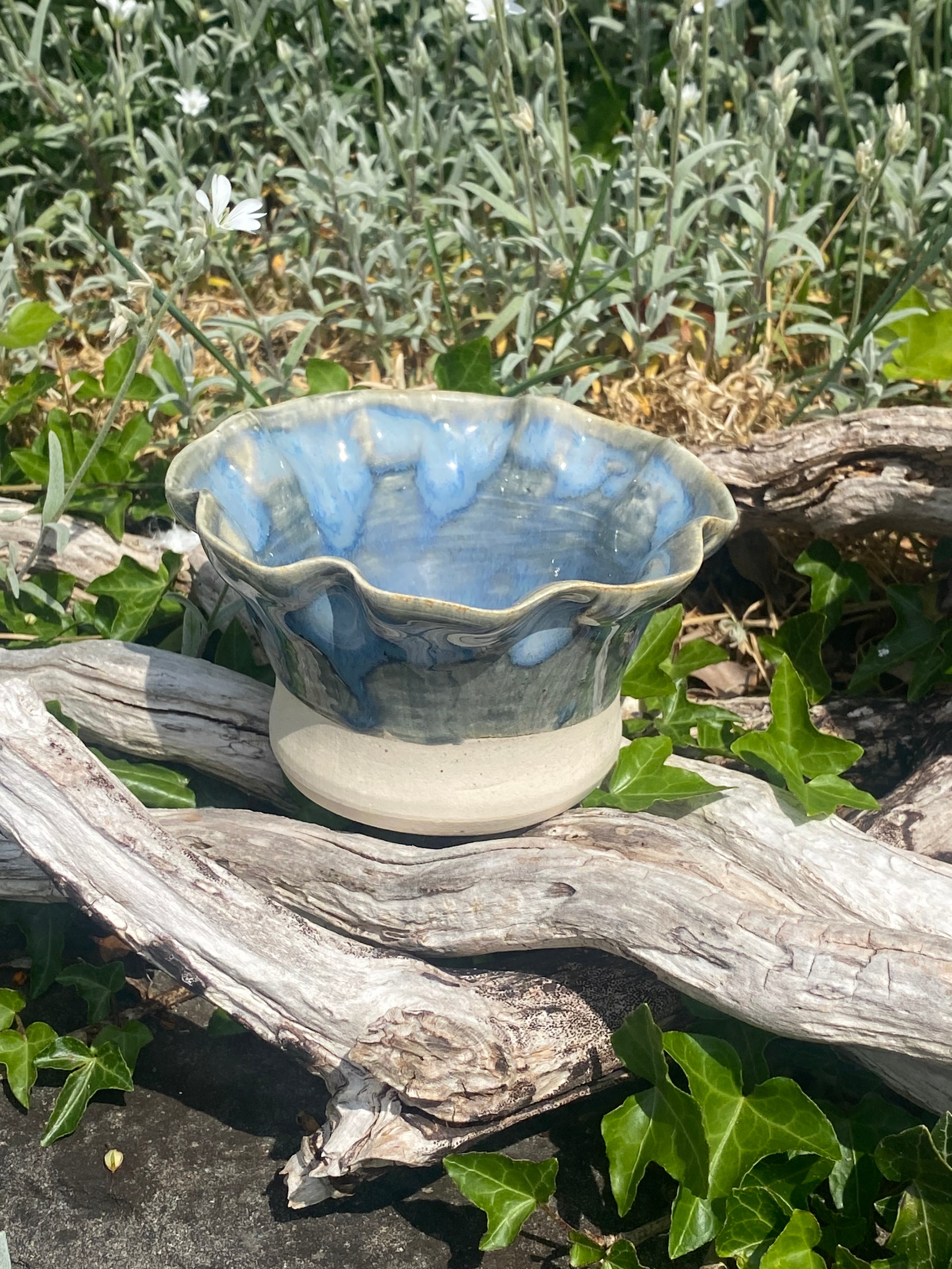 Petal Edge Vessel: Delicate Ceramic Tray for Sauce, Trinkets and Tiny Treasures