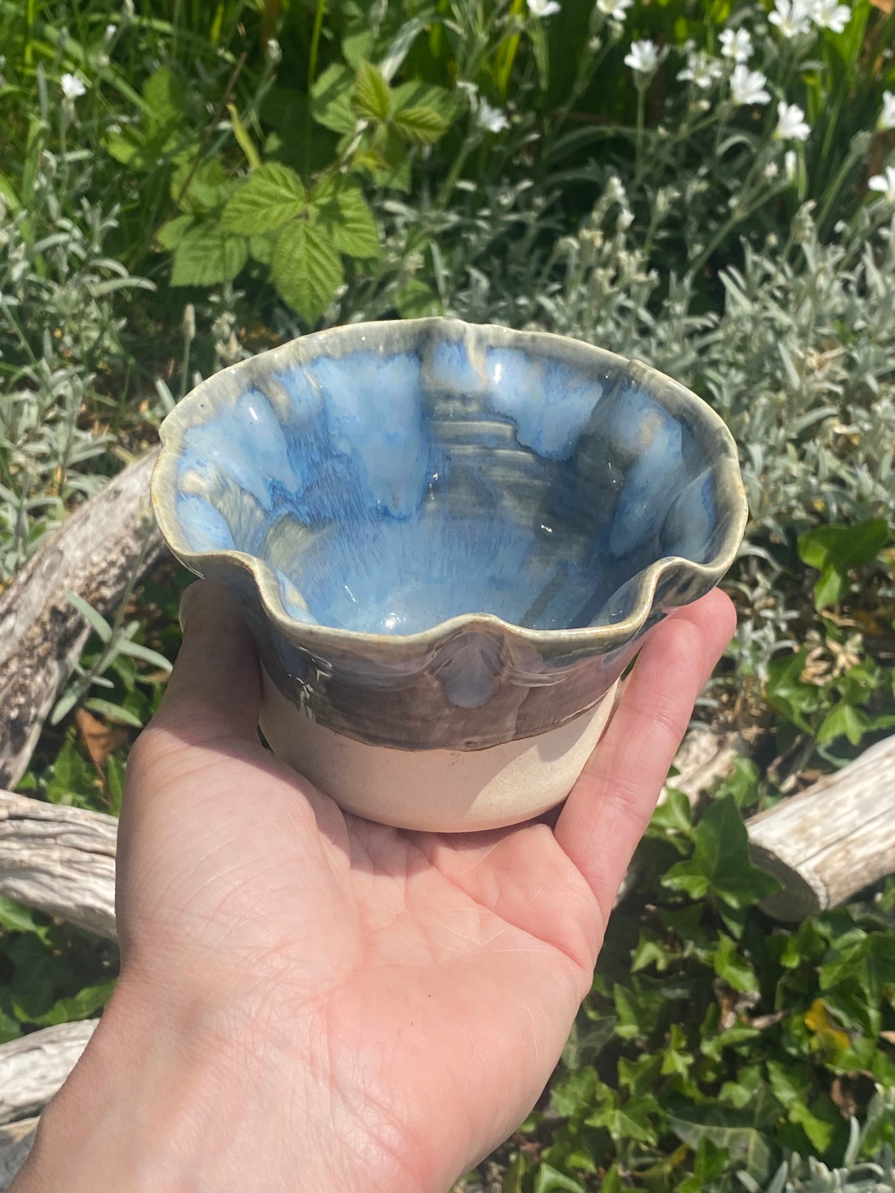 Petal Edge Vessel: Delicate Ceramic Tray for Sauce, Trinkets and Tiny Treasures