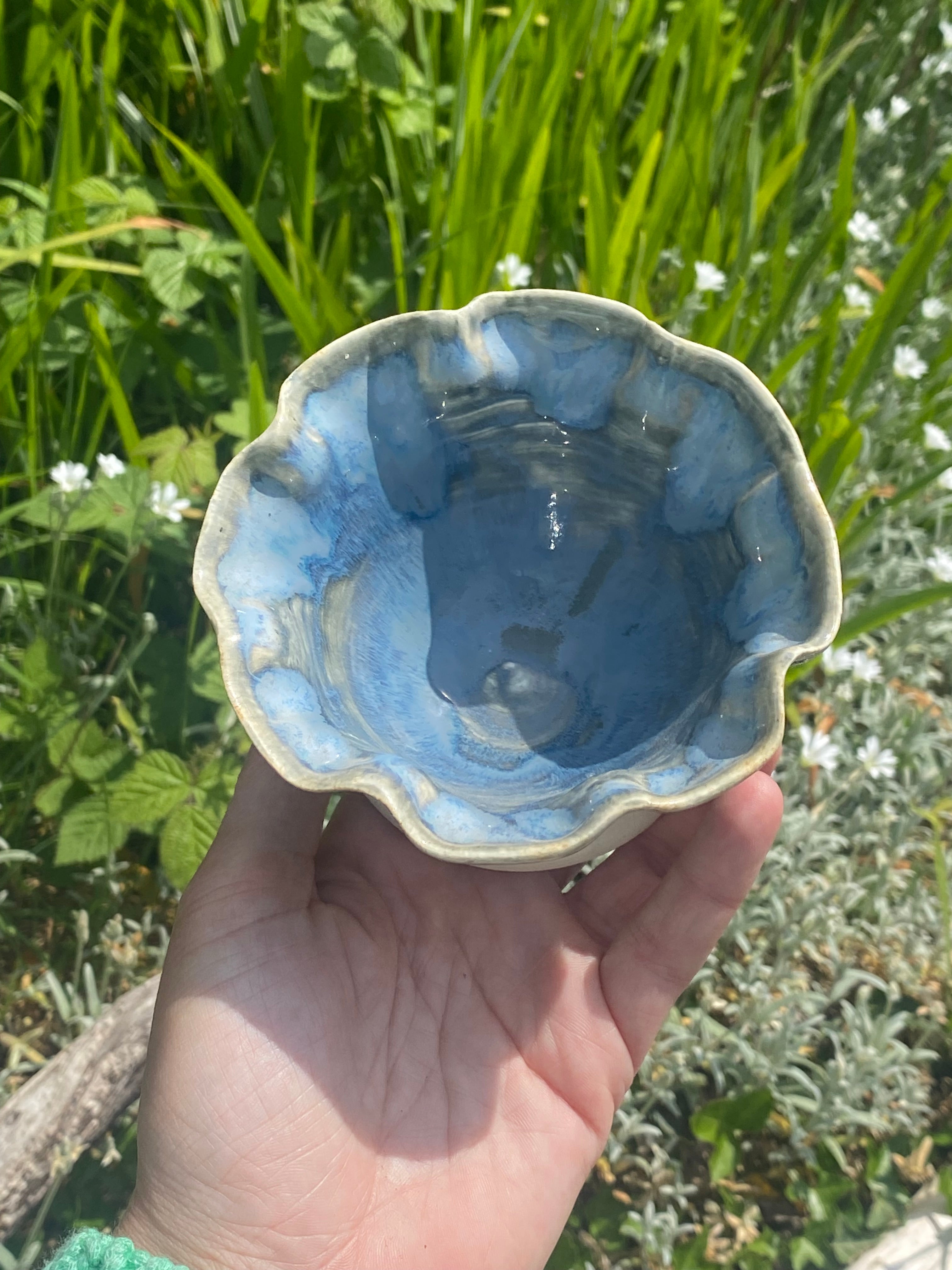 Petal Edge Vessel: Delicate Ceramic Tray for Sauce, Trinkets and Tiny Treasures