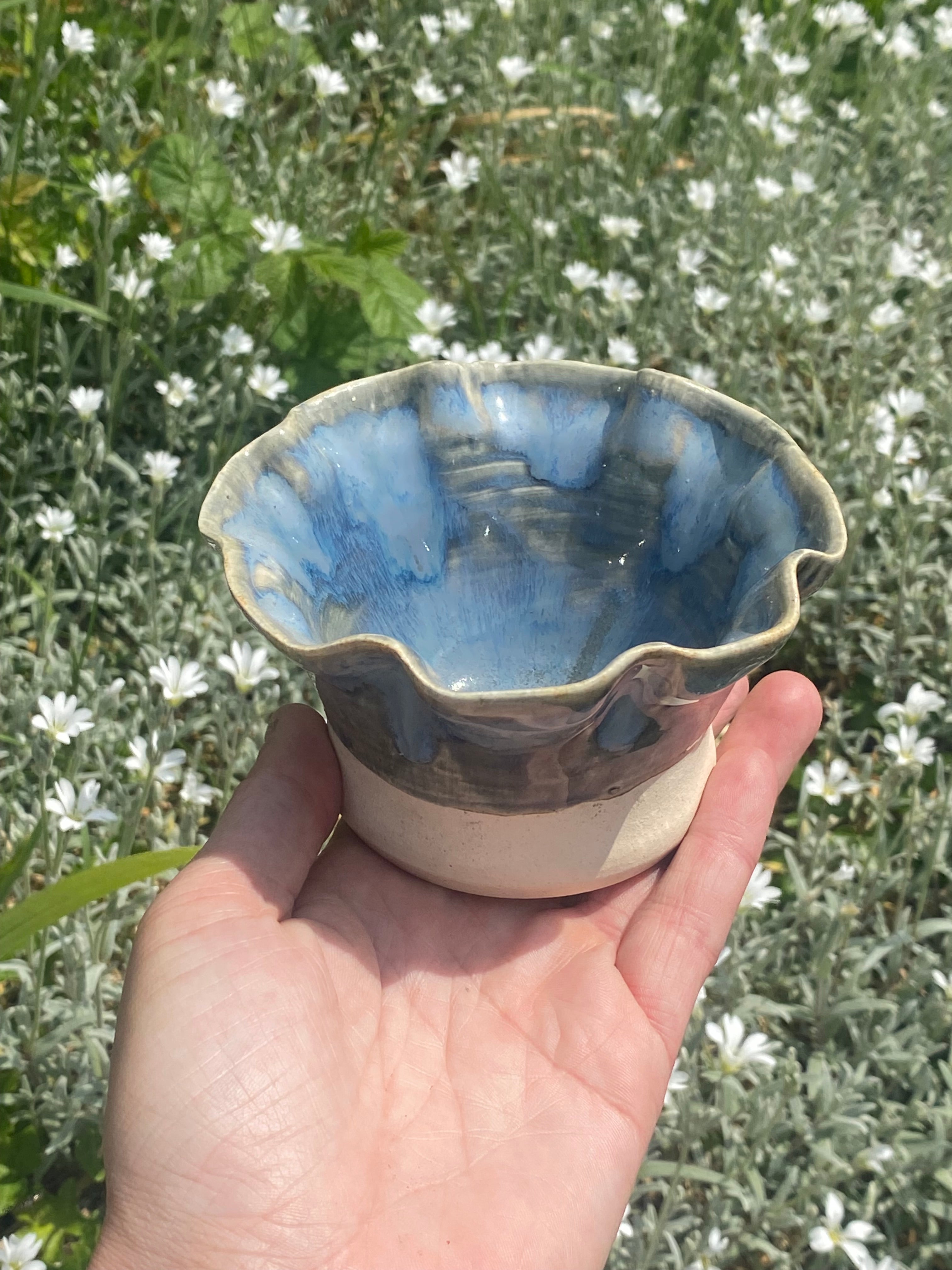 Petal Edge Vessel: Delicate Ceramic Tray for Sauce, Trinkets and Tiny Treasures