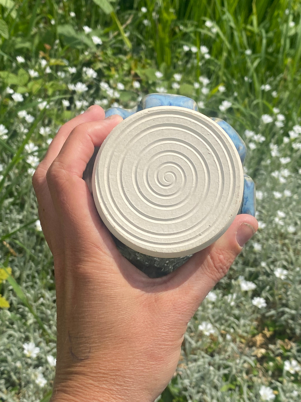 Petal Edge Vessel: Delicate Ceramic Tray for Sauce, Trinkets and Tiny Treasures